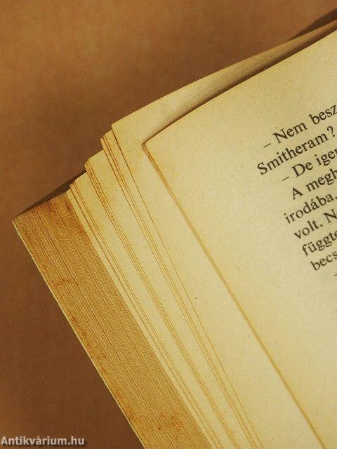 "50 kötet a Fekete Könyvek sorozatból (nem teljes sorozat)"