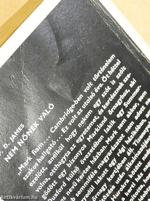 "50 kötet a Fekete Könyvek sorozatból (nem teljes sorozat)"