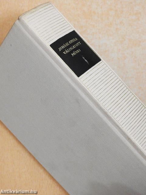 "35 kötet a Magyar Remekírók sorozatból (nem teljes sorozat)"