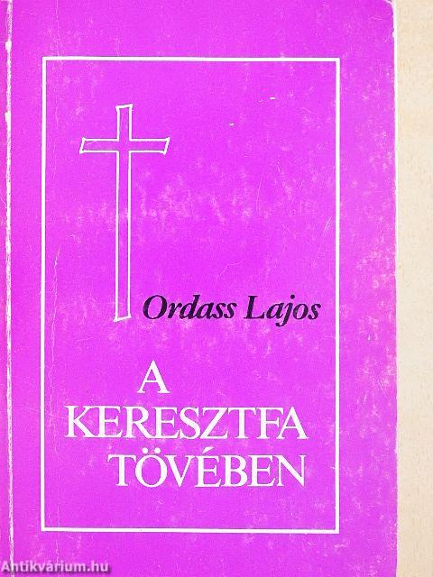 A keresztfa tövében