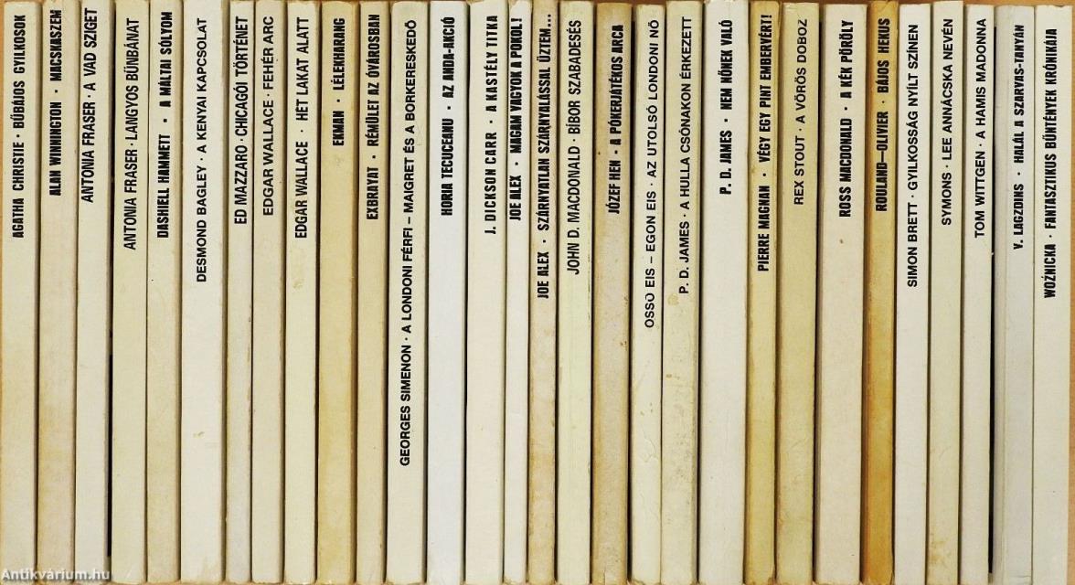 "30 kötet a Fekete Könyvek sorozatból (nem teljes sorozat)"