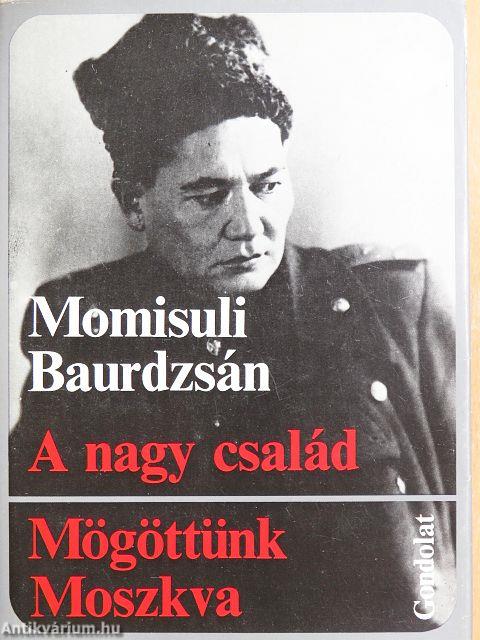 A nagy család/Mögöttünk Moszkva