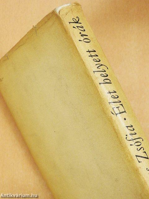 Élet helyett órák