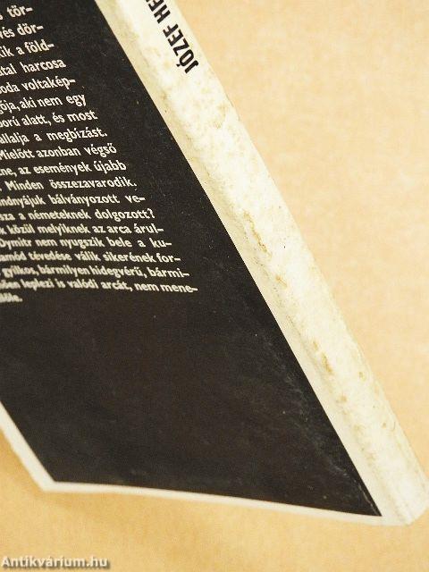 "40 kötet a Fekete Könyvek sorozatból (nem teljes sorozat)"