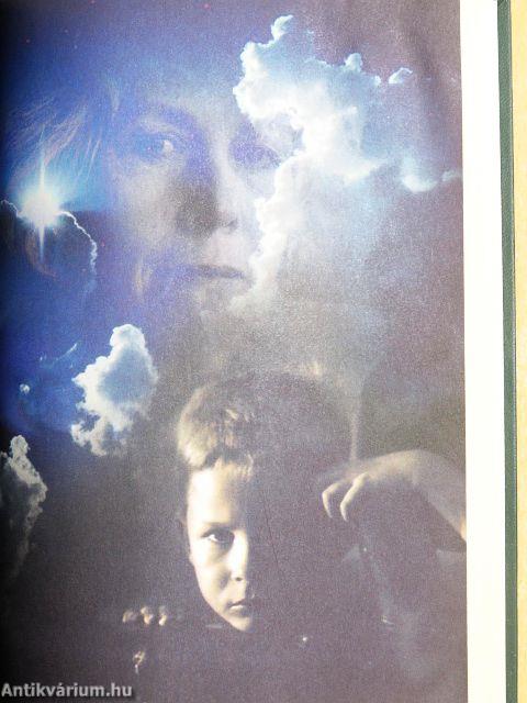 Veszélyzóna/A vörös oroszlán/Elfelejtett hangok kórusa/Túl a felhőkön