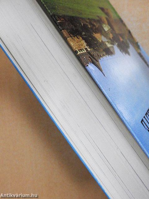 A három város építészete