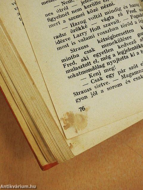 London sötét szemei