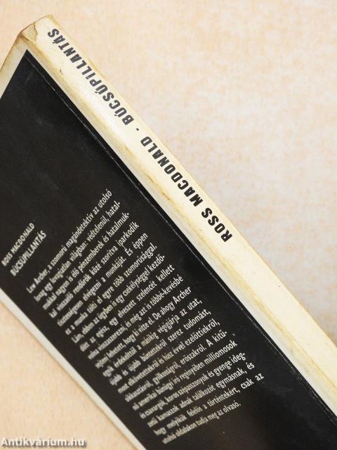 "70 kötet a Fekete Könyvek sorozatból (nem teljes sorozat)"