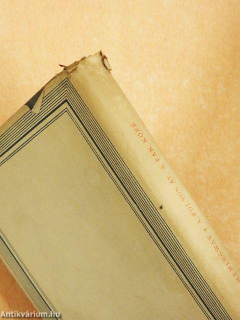 A folyón át, a fák közé