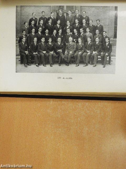 A budapesti I. ker. M. Kir. Állami Verbőczy István Reálgimnázium értesitője az 1934-38. iskolai évről