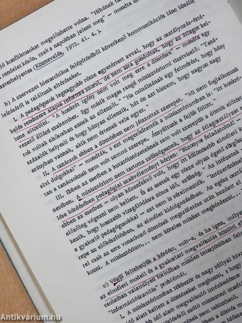 Az oktatásügyi szervezetkutatás lehetőségei (dedikált példány)