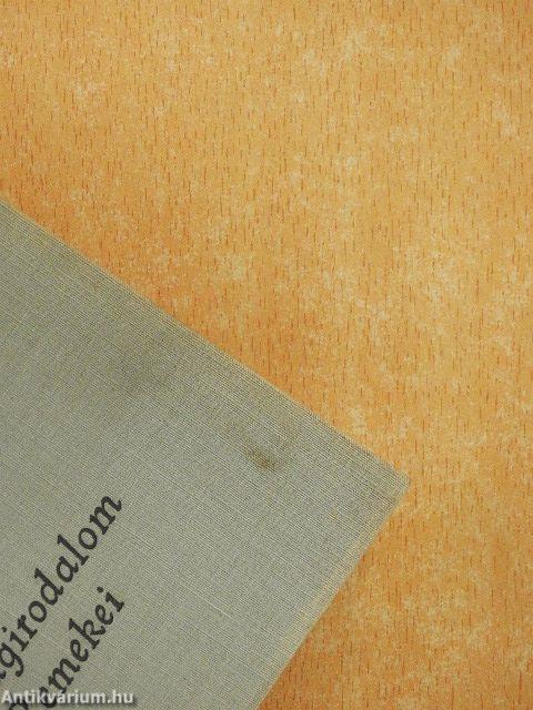 A D.E. Tröszt/Tizenhárom pipa