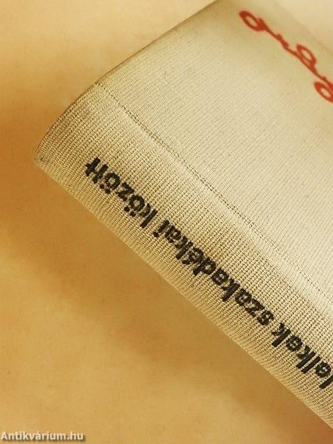 Lelkek szakadékai között