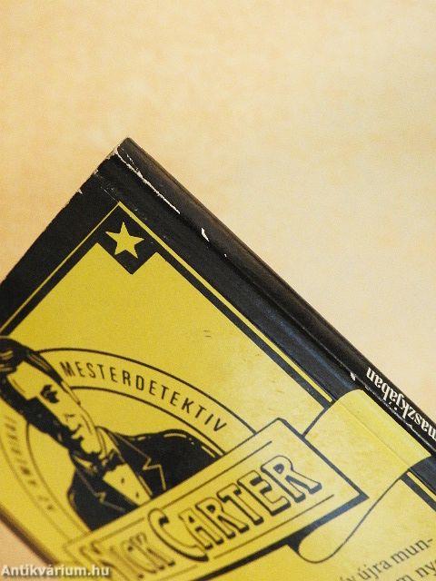 A halál maszkjában