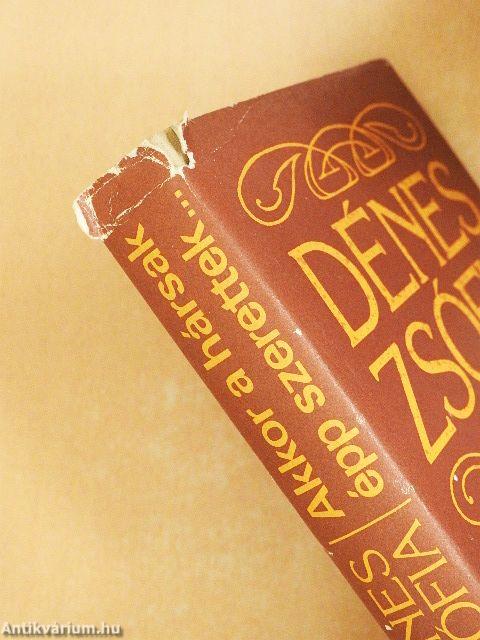 Akkor a hársak épp szerettek...