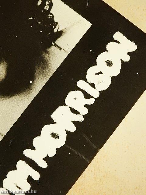 Az ajtókon innen és túl