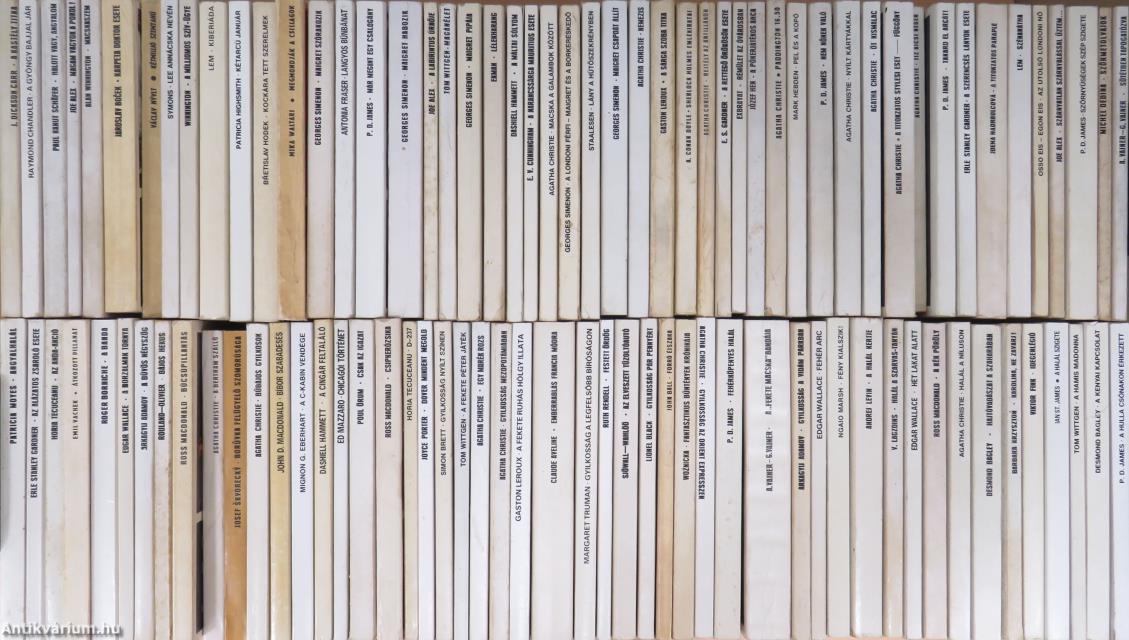 "100 kötet a Fekete könyvek sorozatból (nem teljes sorozat)"