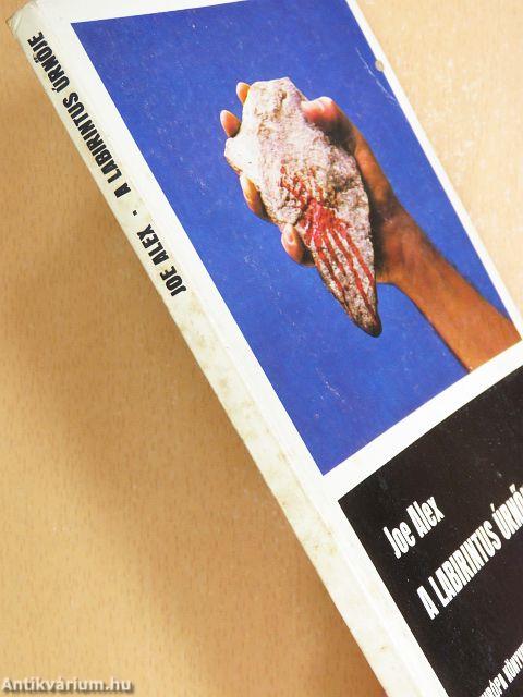 "100 kötet a Fekete könyvek sorozatból (nem teljes sorozat)"