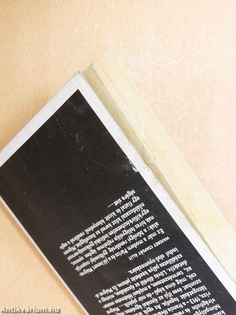 "100 kötet a Fekete könyvek sorozatból (nem teljes sorozat)"