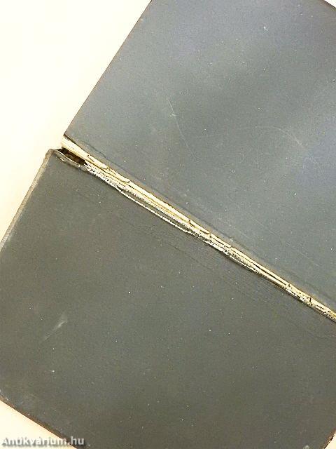 Tut-ankh-Amen koporsója és múmiája (rossz állapotú)