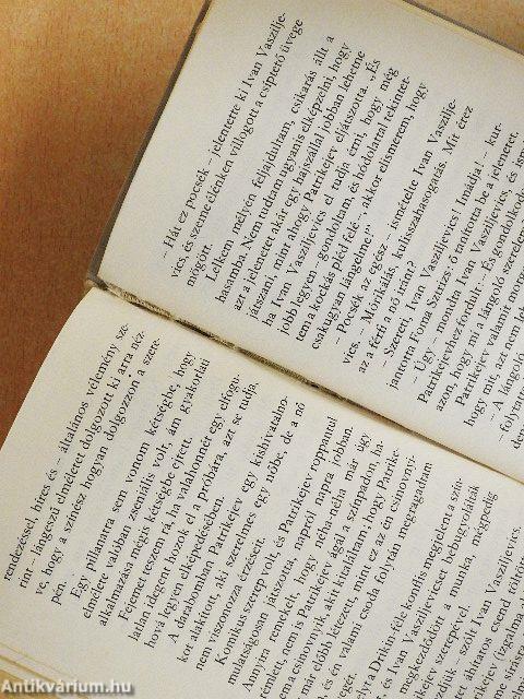 A fehér gárda/Színházi regény