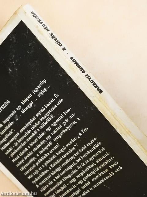 "50 kötet a Fekete Könyvek sorozatból (nem teljes sorozat)"