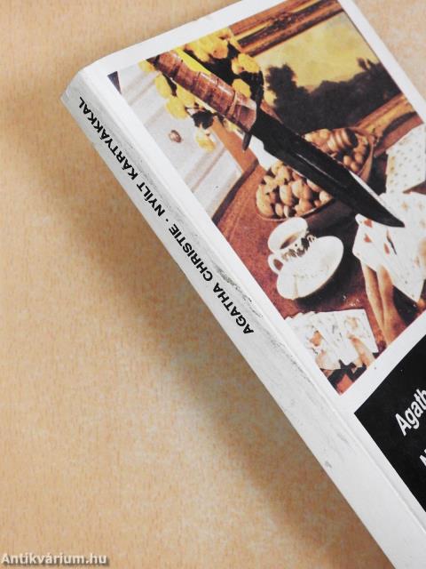 "50 kötet a Fekete Könyvek sorozatból (nem teljes sorozat)"