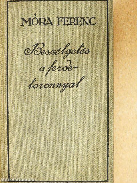 Beszélgetés a ferdetoronnyal