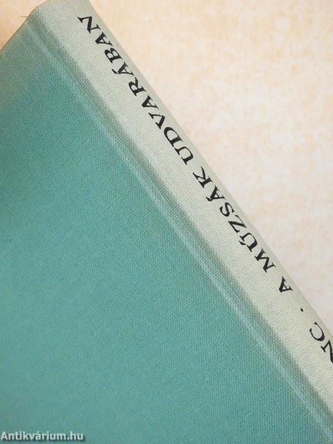 A múzsák udvarában (dedikált példány)