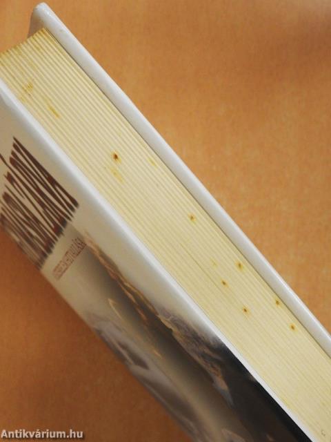 Egymásba zárva (dedikált példány)