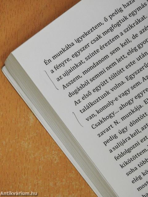 Jobbra húzott történetek (dedikált példány)