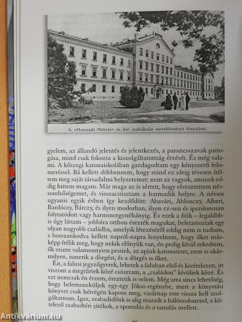 Boltívek, vízköpők, rózsaablakok (dedikált példány)