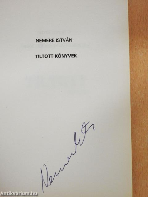 Tiltott könyvek (aláírt példány)