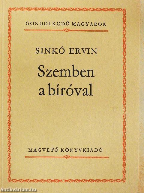Szemben a bíróval