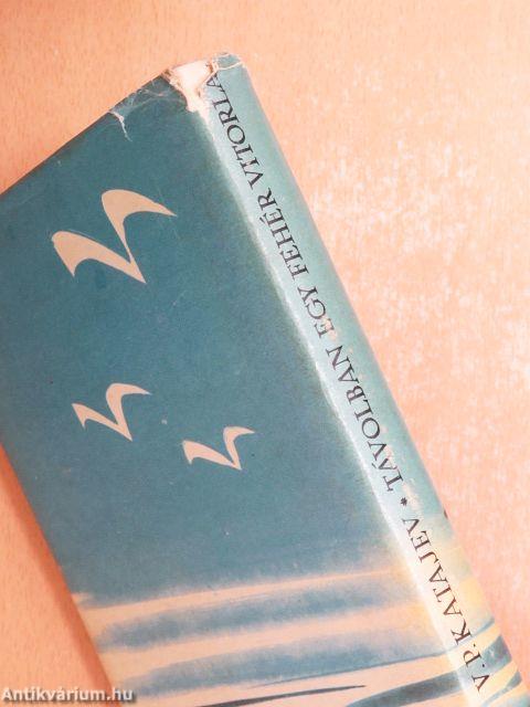 Távolban egy fehér vitorla