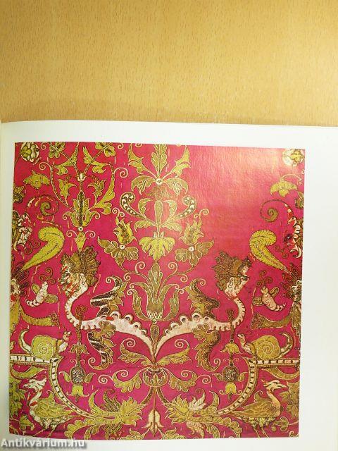 Kelmék és hímzések