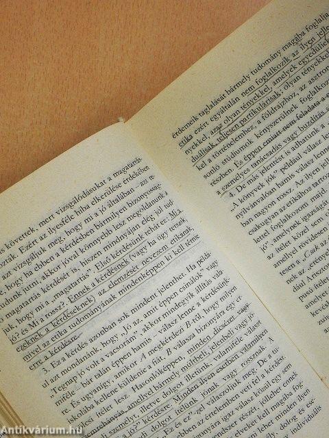 Tények és értékek