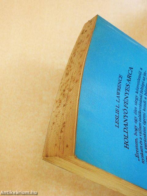 Holdanyó fényes arca