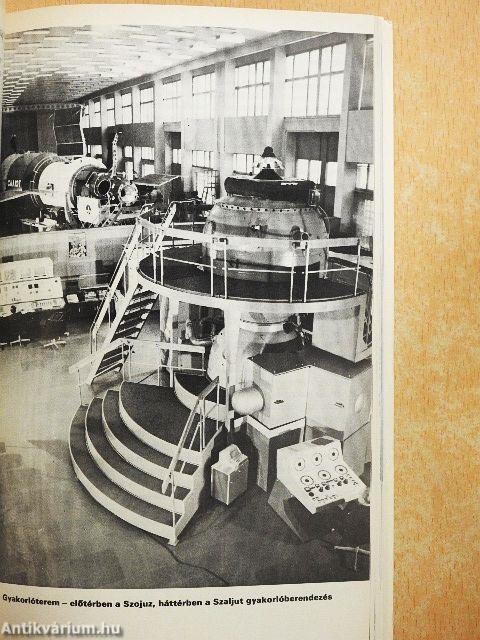 Foglalkozása űrhajós