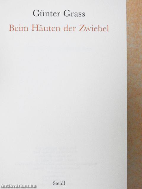 Beim Häuten der Zwiebel