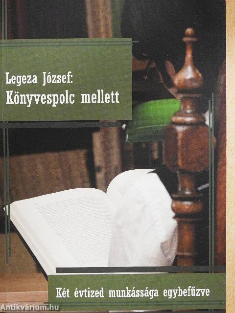 Könyvespolc mellett