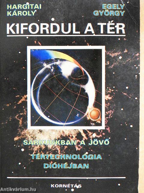 Kifordul a tér