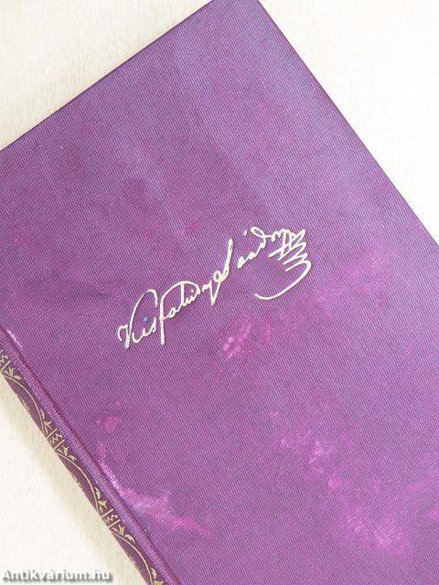 "140 kötet háború előtti szépirodalmi mű"