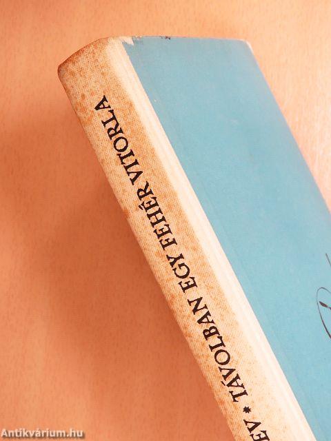 Távolban egy fehér vitorla