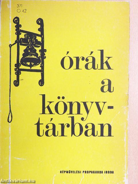 Órák a könyvtárban