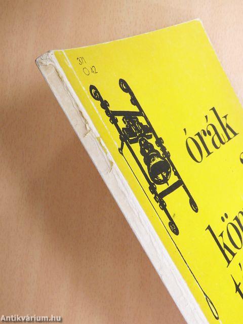 Órák a könyvtárban