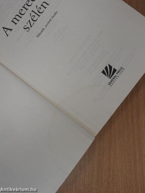 A meredély szélén