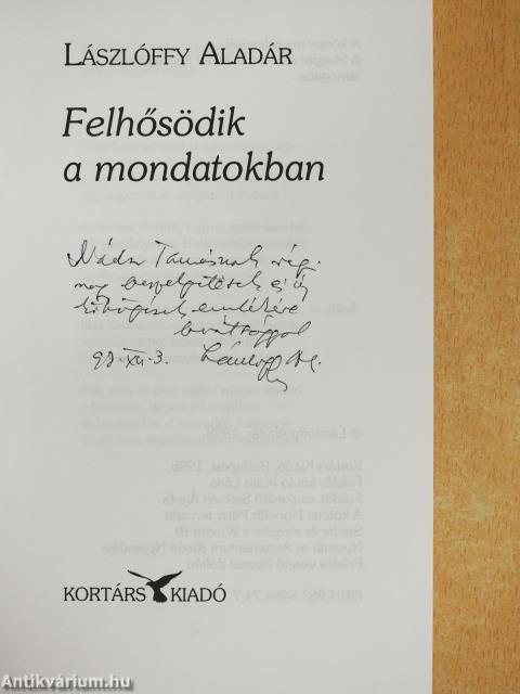 Felhősödik a mondatokban (dedikált példány)