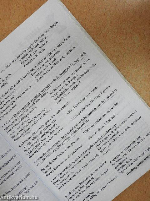 New Headway English Course - Upper-Intermediate - Angol-magyar szójegyzék és nyelvtani összefoglaló