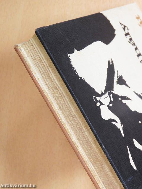 A gazda bekeríti házát